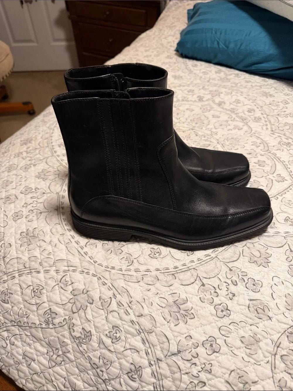 Rockport Men's Black Leather Ankle Boots - Sleek Zip Chelsea Style